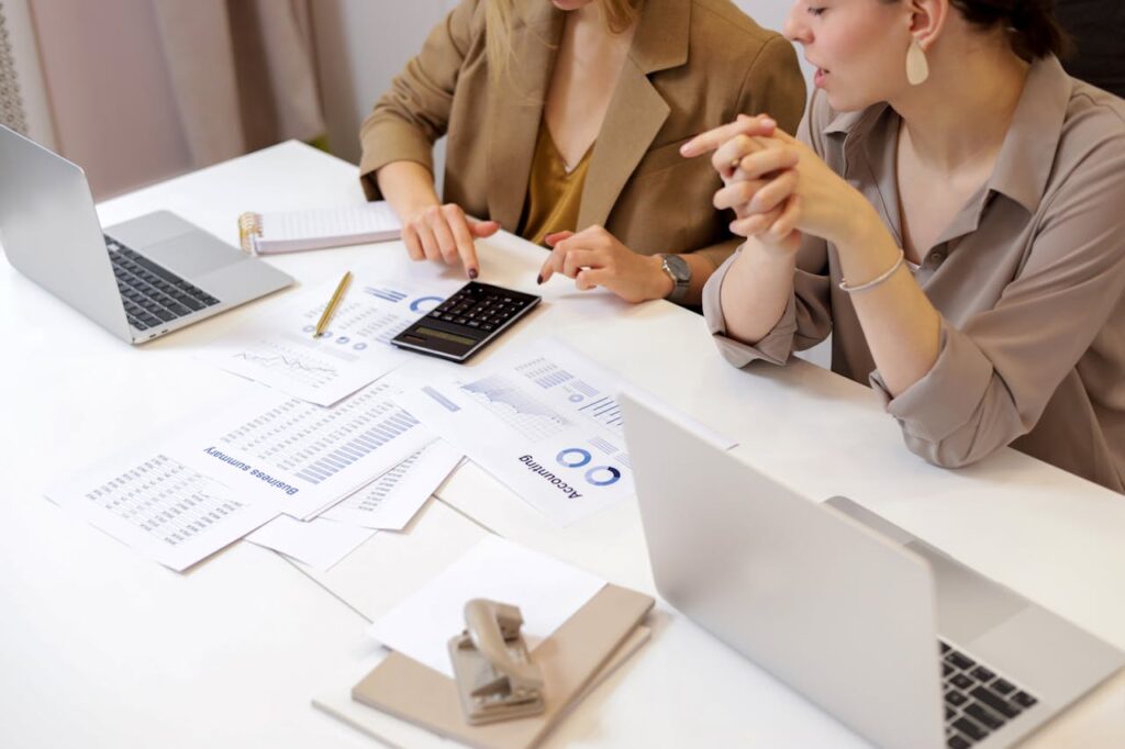 Frauen arbeiten in der Statistik Statistiker werden – Gehalt, Karriere und mehr